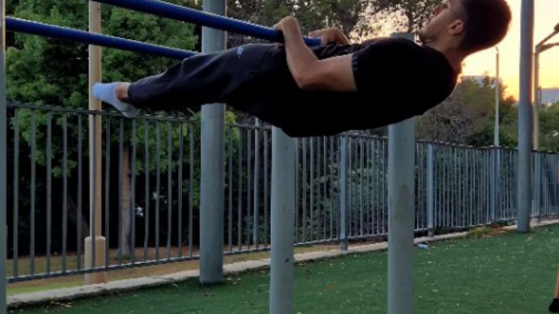 Calisthenics park near churchill - Photo 2